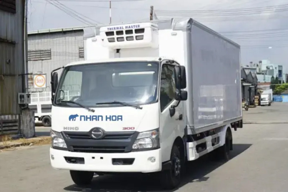 Xe tải HINO 300 XZU730L 5 tấn thùng đông lạnh