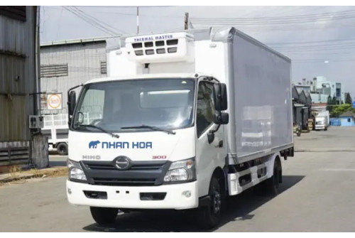 Xe tải HINO 300 XZU730L 5 tấn thùng đông lạnh